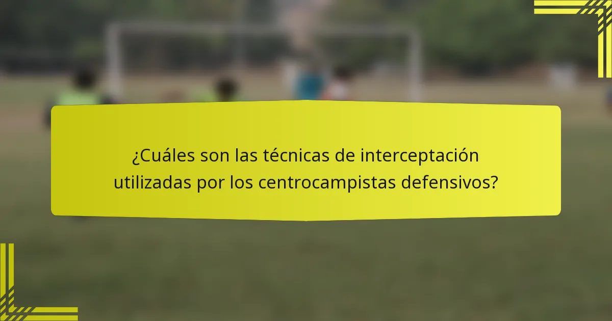 ¿Cuáles son las técnicas de interceptación utilizadas por los centrocampistas defensivos?